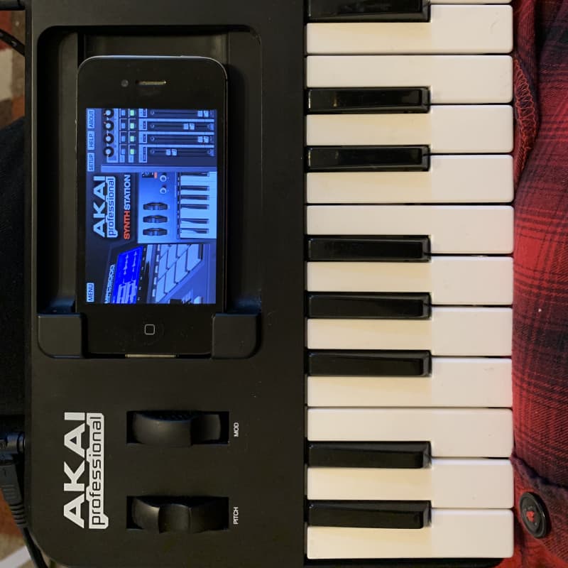 2010s Akai SynthStation 25 controller plus iPhone 4S Black
