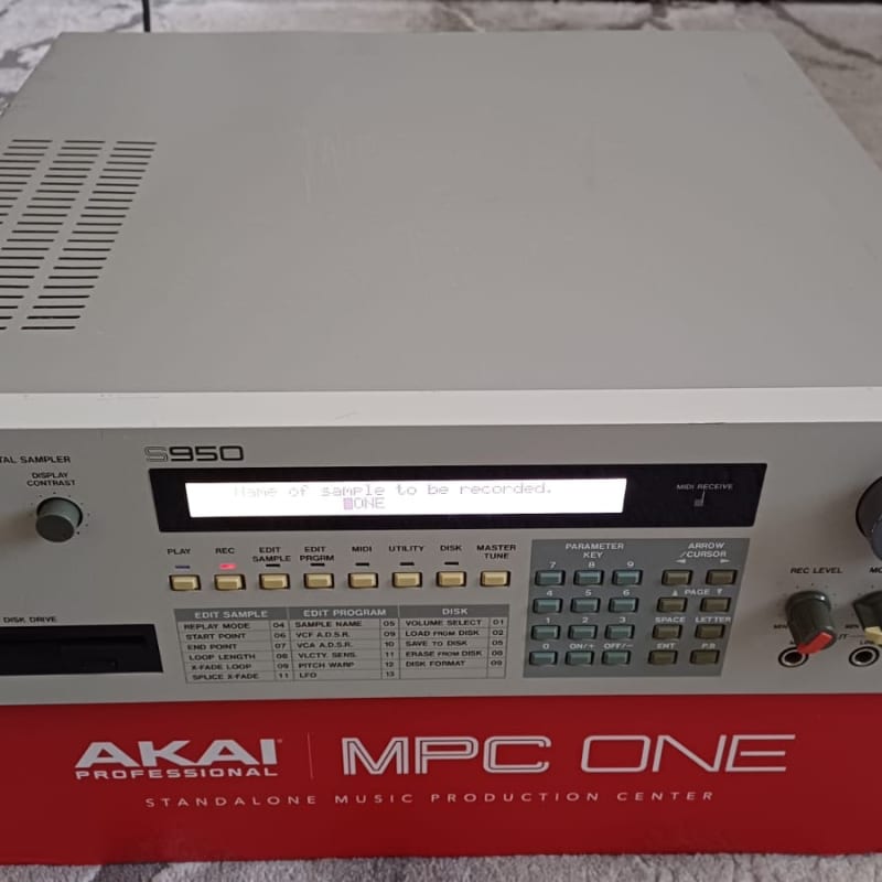 1988 Akai S950 MIDI Digital Sampler White
