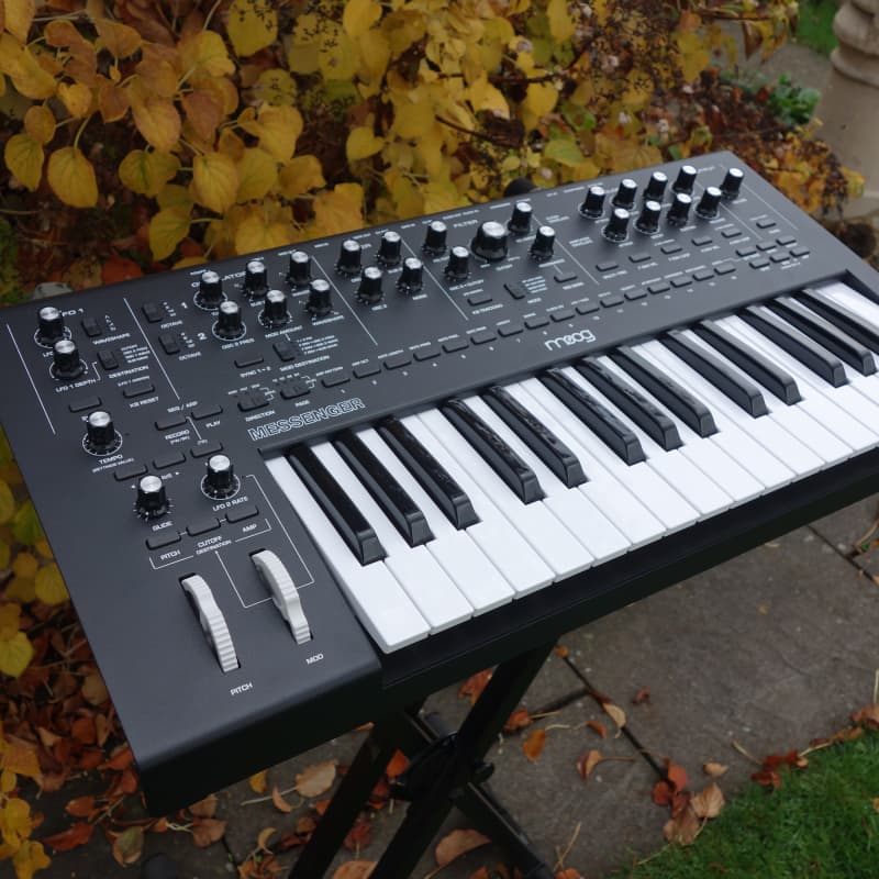 2025 Moog Messenger 32-Key Synth with 256 memory slots Black