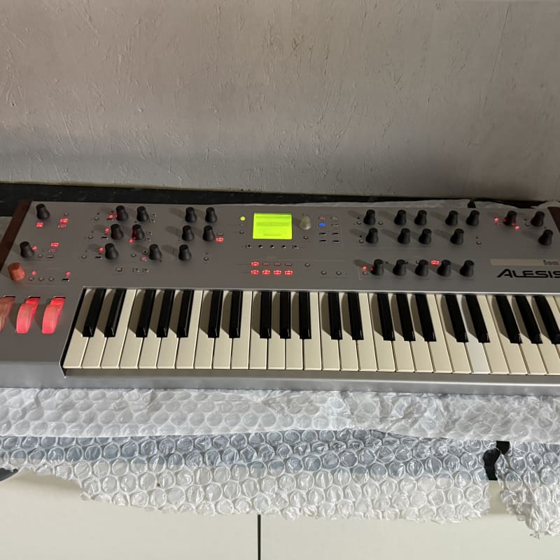 2000s Alesis Ion 49-Key Analog Modeling Synthesizer Silver