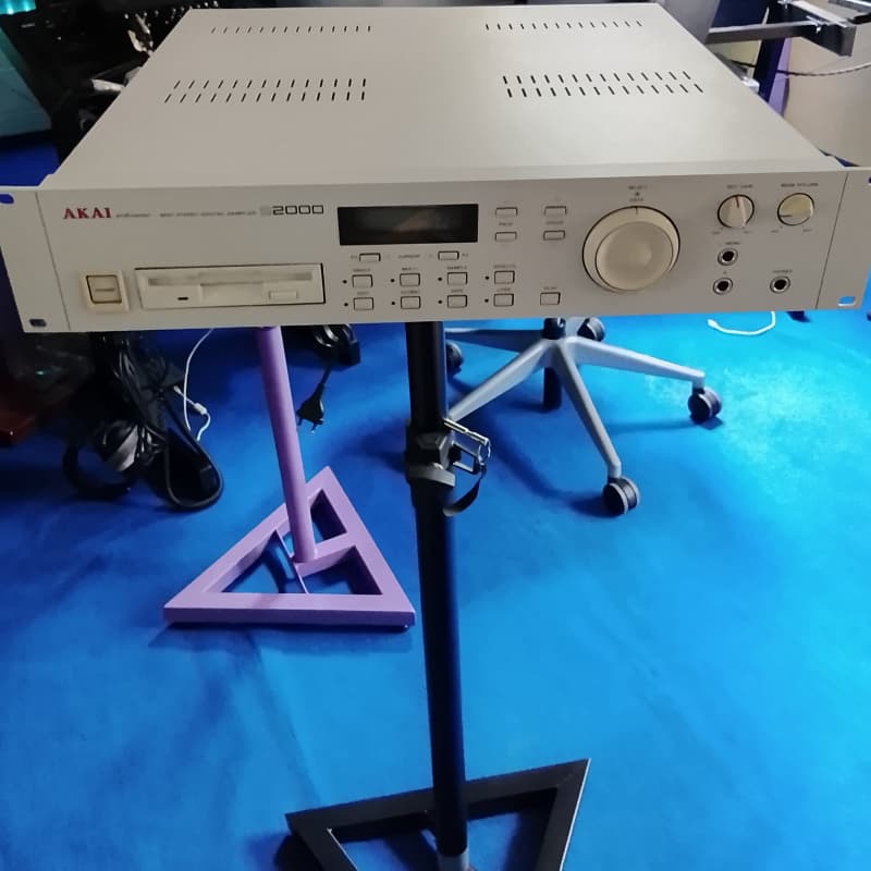 1995 Akai S2000 MIDI Stereo Digital Sampler White