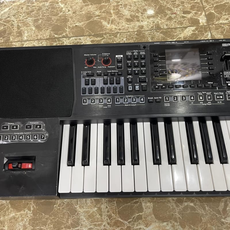 2015 - Present Roland E-A7 61-Key Arranger Keyboard Black
