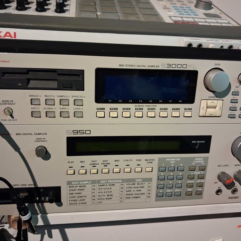 1996 Akai S3000XL MIDI Stereo Digital Sampler White