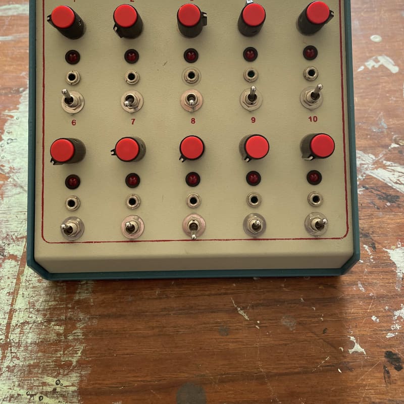 2020 Curious Inventor Voice of Saturn Sequencer Creme & Blue