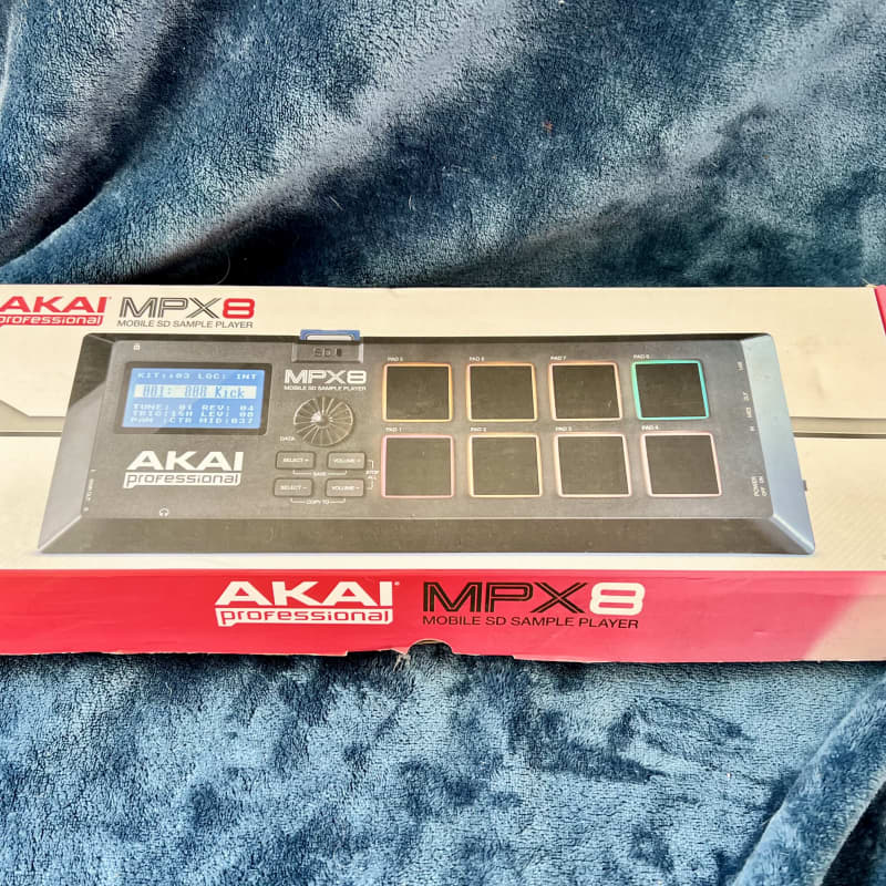 2000 s Akai MPX 8 Sampler with PSU and data card Black