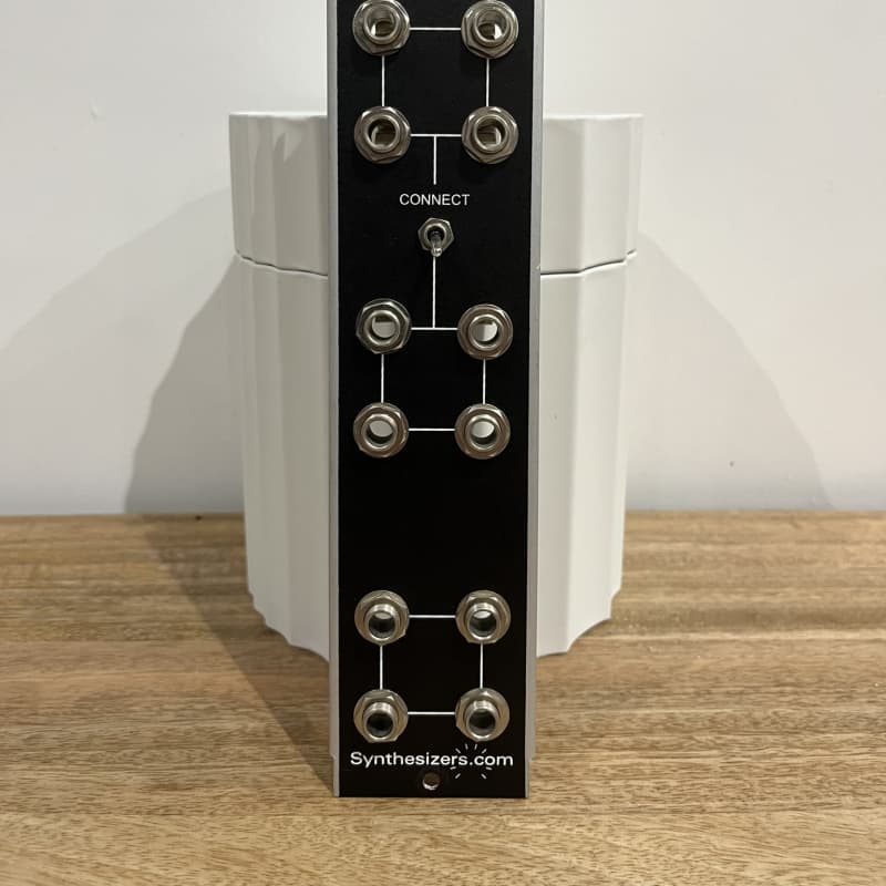2000's Synthesizers.com Q124 Multiples 5U Module Black
