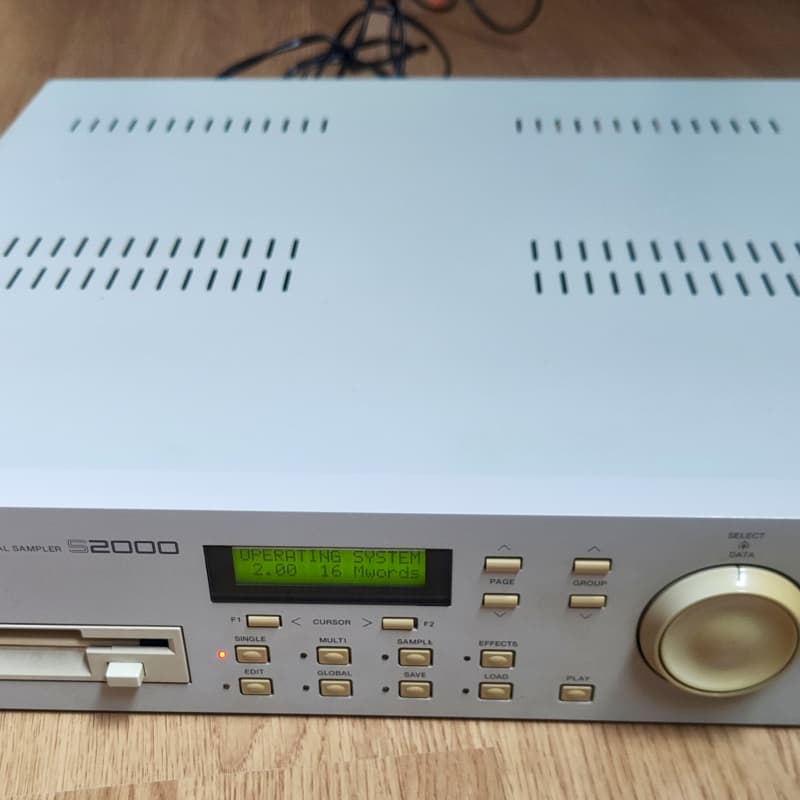 1995 Akai S2000 MIDI Stereo Digital Sampler White