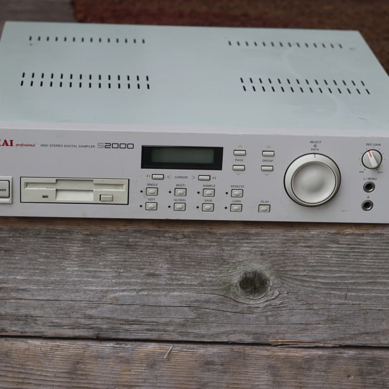 1995 Akai S2000 MIDI Stereo Digital Sampler White