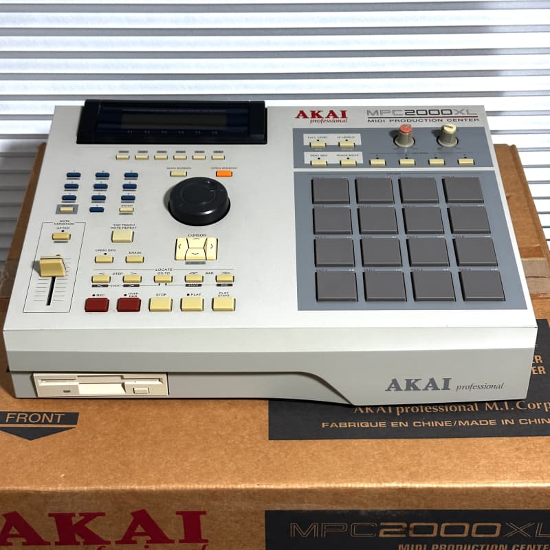 2000 - 2005 Akai MPC2000XL MIDI Production Center Grey