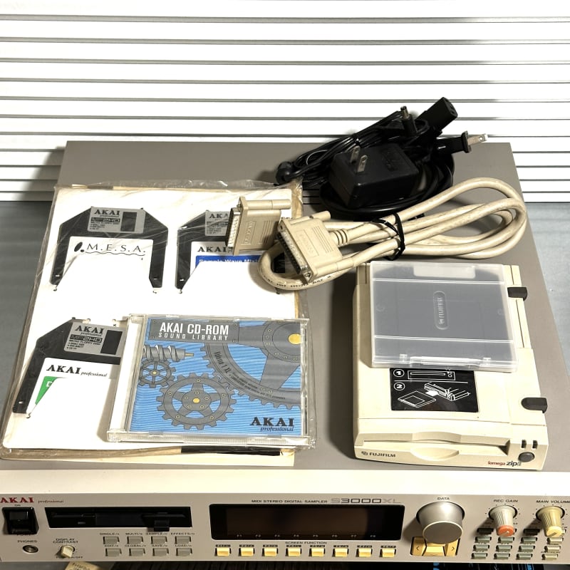 1996 Akai S3000XL MIDI Stereo Digital Sampler White