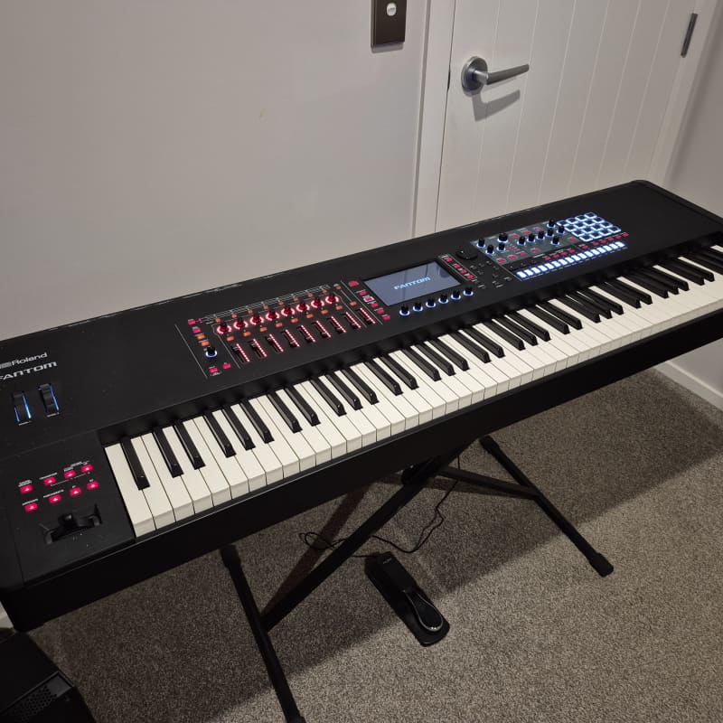 2019 - Present Roland Fantom 8 88-Key Workstation Keyboard Black