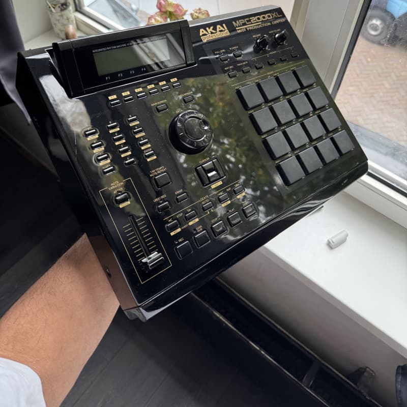 2000 - 2005 Akai MPC2000XL MIDI Production Center Grey