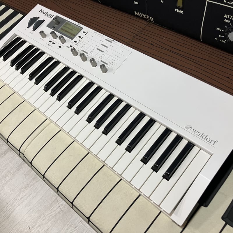 2009 - Present Waldorf Blofeld Keyboard 49-Key Synthesizer White