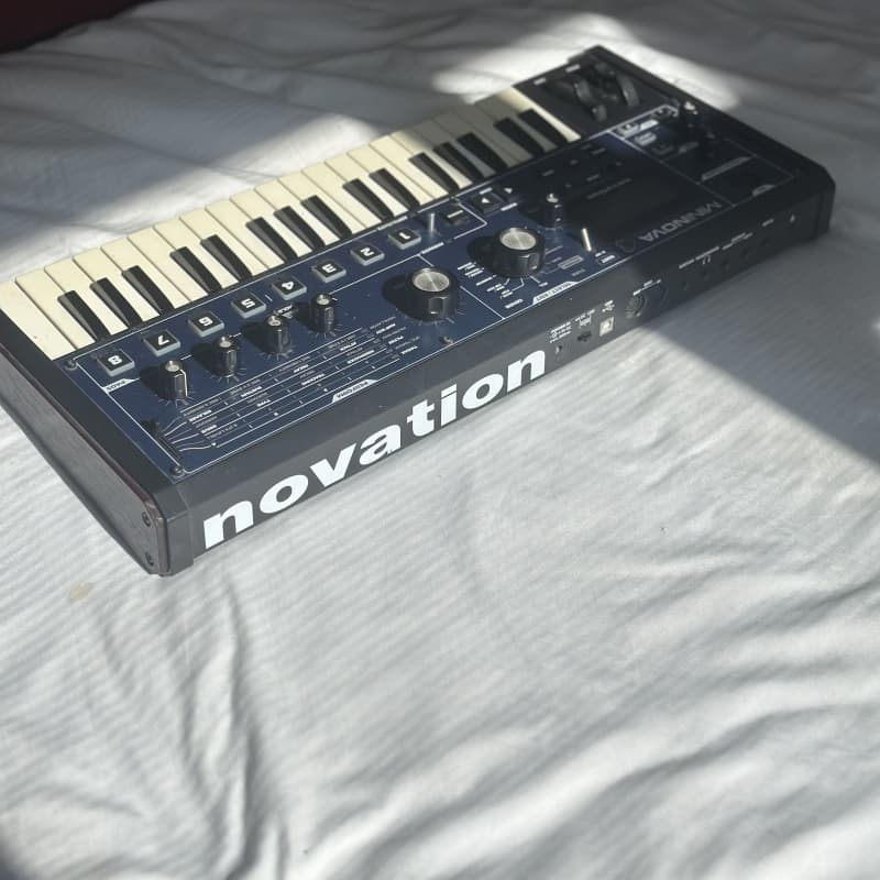 2012 - Present Novation MiniNova 37-Key 18-Voice Synthesizer Blue