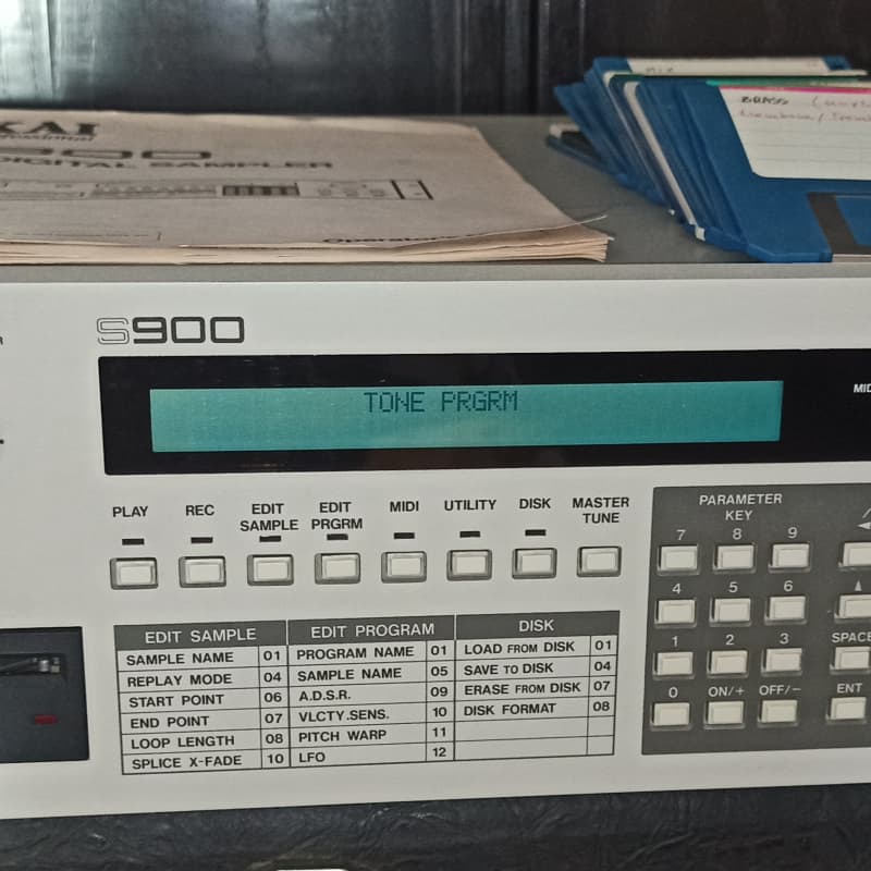1986 Akai S900 MIDI Digital Sampler White