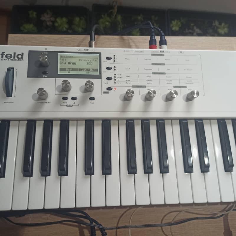 2009 - Present Waldorf Blofeld Keyboard 49-Key Synthesizer White