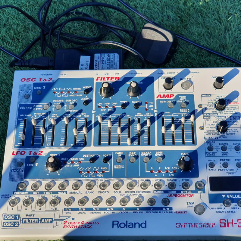 2002 - 2004 Roland SH-32 Desktop Synthesizer Module White