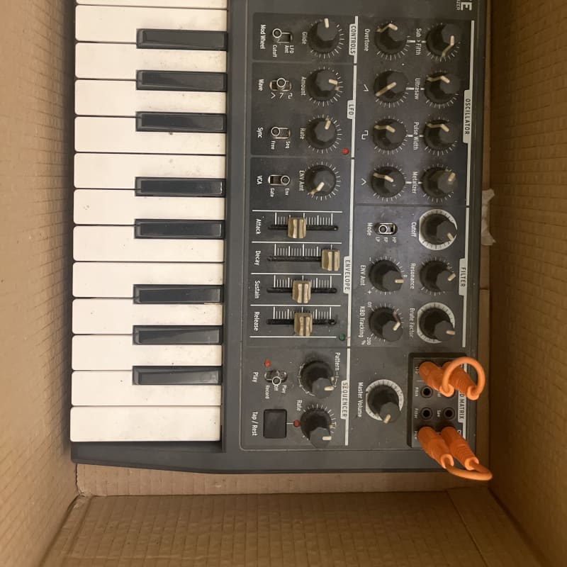 2014 - Present Arturia MicroBrute 25-Key Synthesizer Black