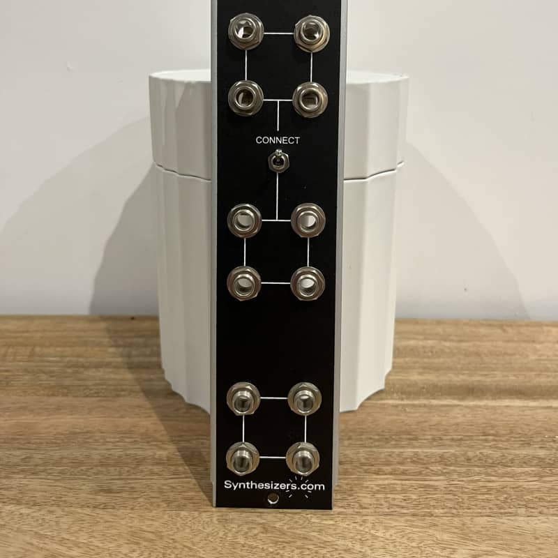 2000s Synthesizers.com Q124 Multiples 5U Module Black
