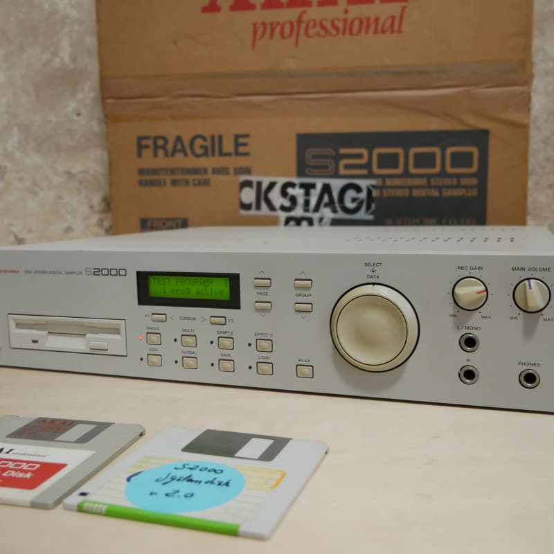 1995 Akai S2000 MIDI Stereo Digital Sampler White