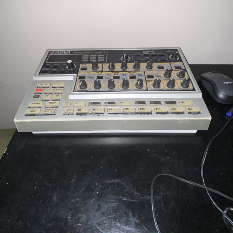 2001 Yamaha AN200 Desktop Synthesizer Silver