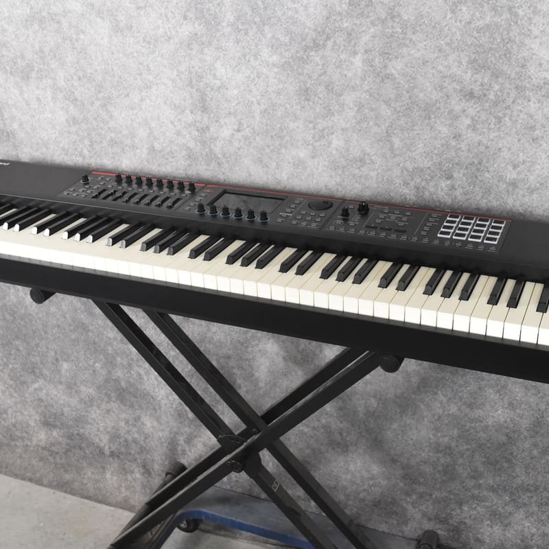 2022 - Present Roland FANTOM-08 88-Key Workstation Keyboard Black