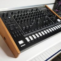 Roland TR8S Oak