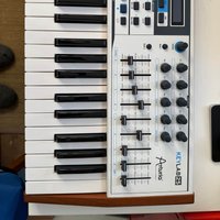 2013 - 2017 Arturia KeyLab 25 MIDI Controller White