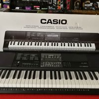 used 2010s Casio CT-X800 61-Key Portable Keyboard Black