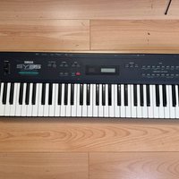 1992 Yamaha SY85 Synthesizer Black used