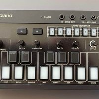 2024 Roland J-6 AIRA Compact Chord Synthesizer Black