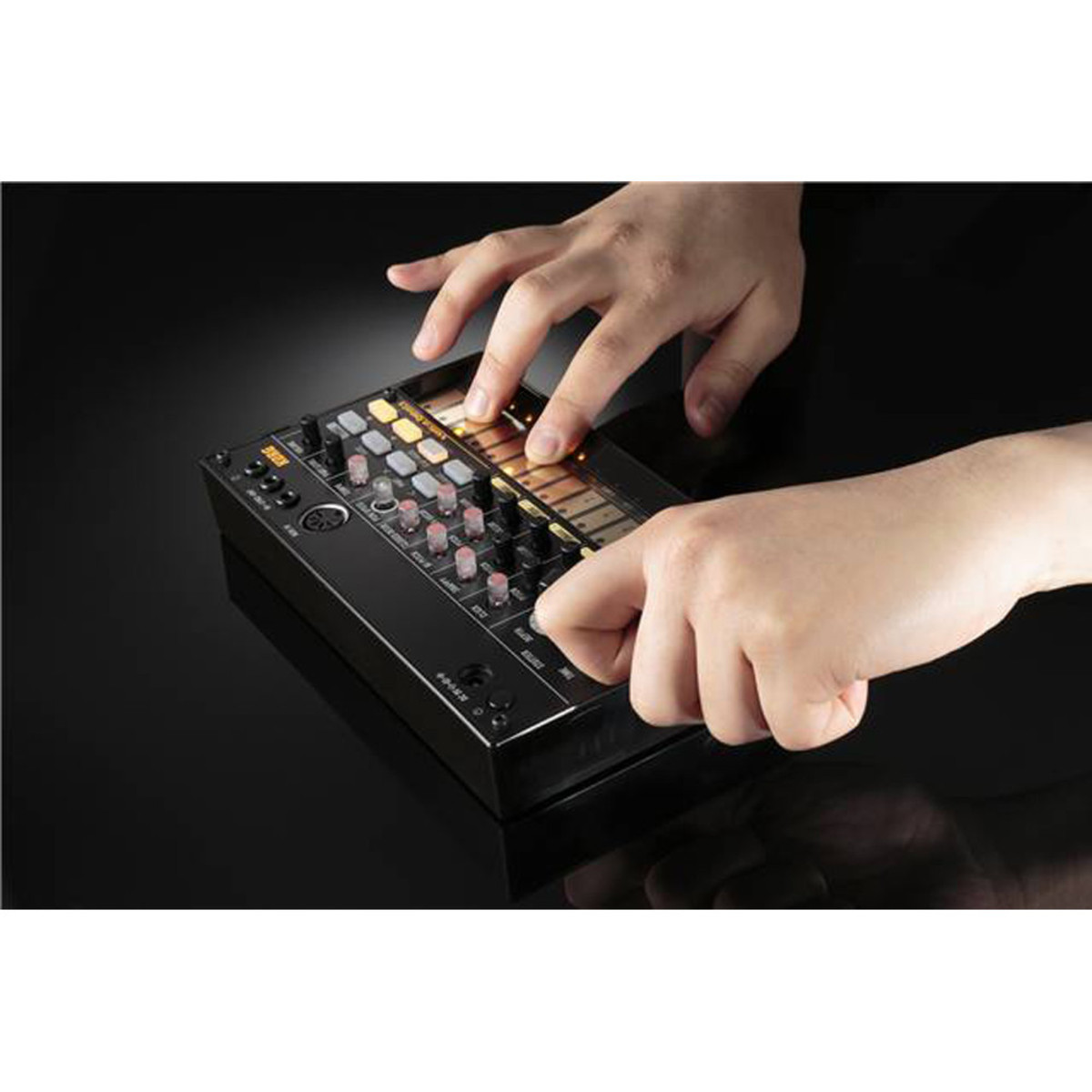 Korg Volca Beats Analog Rhythm Machine - Image 2