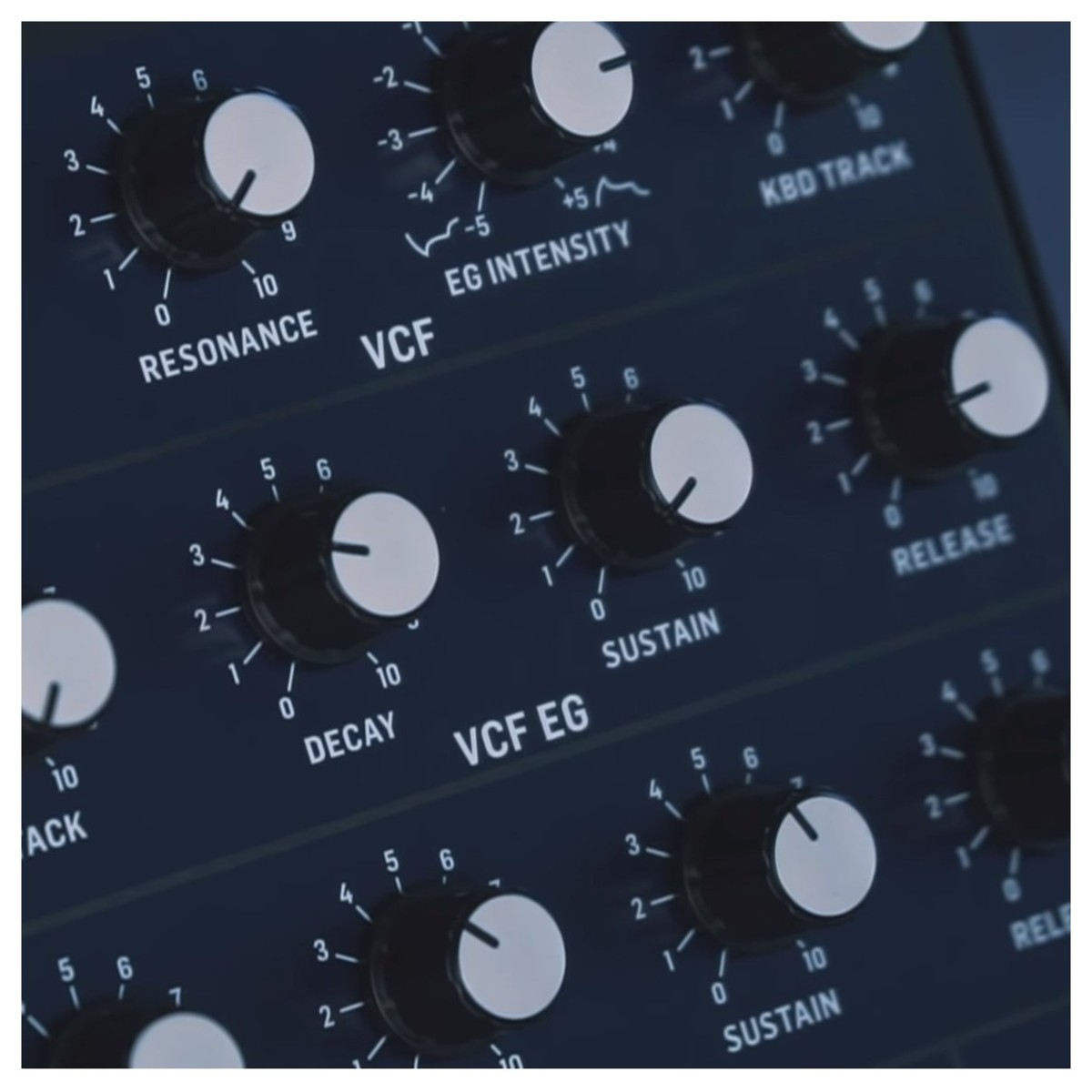 Behringer MonoPoly Analog 4-Voice Polyphonic Synthesizer - Image 4