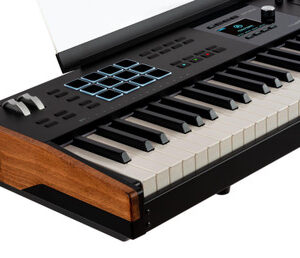 Arturia KeyLab 88 MK3 MIDI Keyboard & Controller in BLACK - Image 2