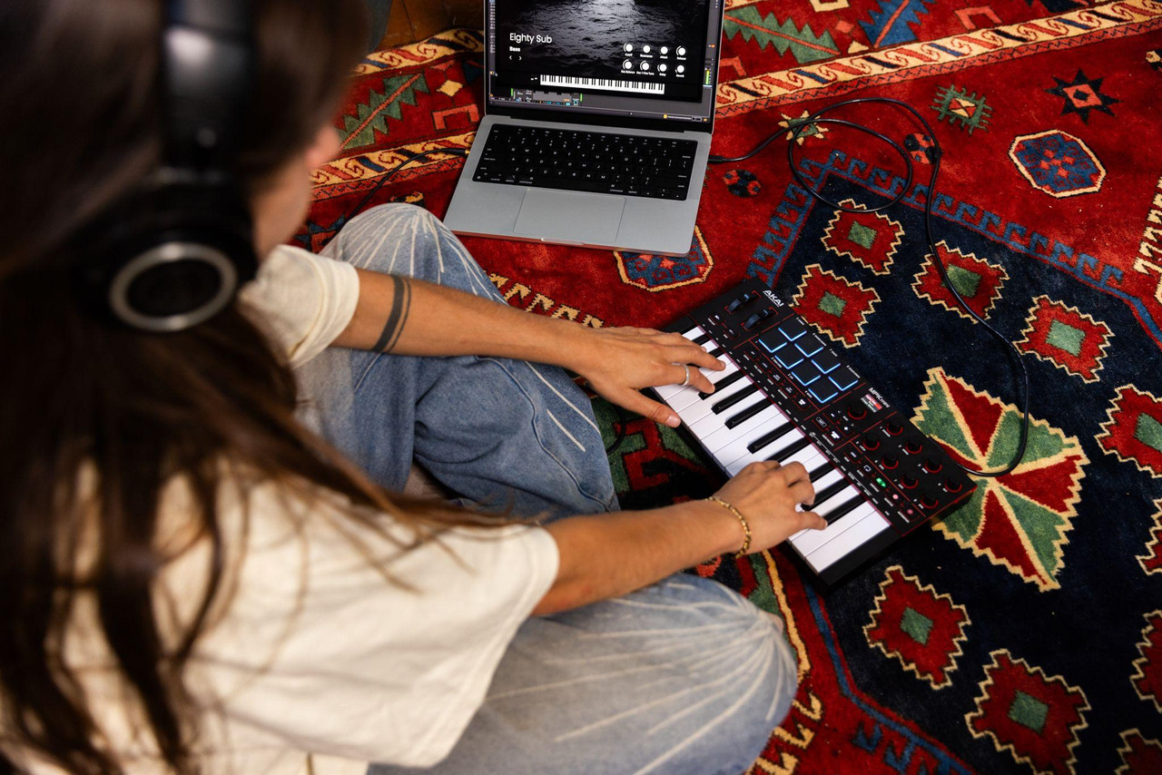 Akai MPK Mini 4 MIDI Keyboard in Black