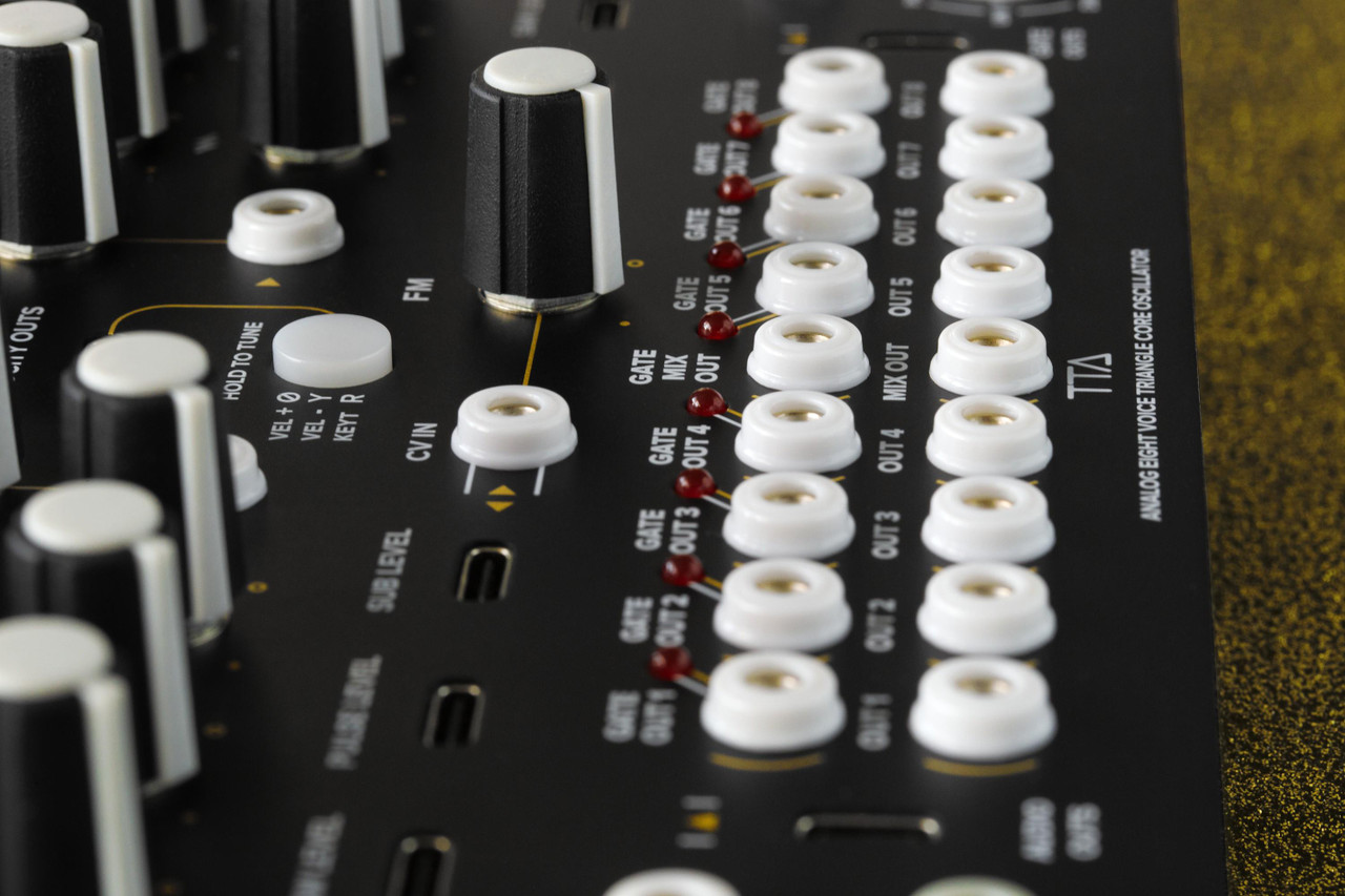 Tiptop Audio Triax 8 Analog Eight-Voice Triangle Core Oscillator