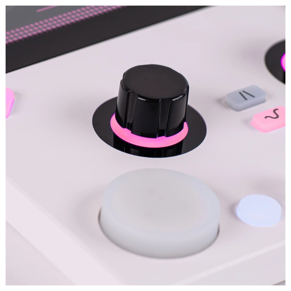 First Love FM Synthesizer White - Image 4